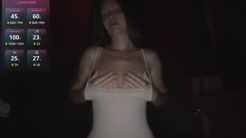nicoledollyxx online show from July 28, 2026, 10:42 pm