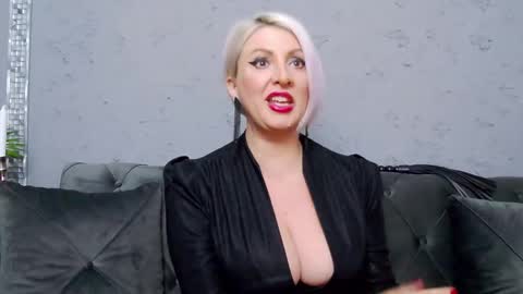 Nicole Domme online show from February 28, 2025, 2:09 pm