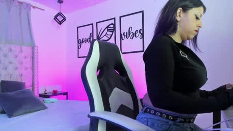 nicolee millerr online show from April 27, 2026, 12:36 pm