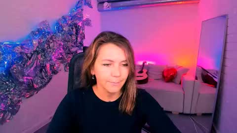 nicolehits online show from October 13, 2025, 9:20 am