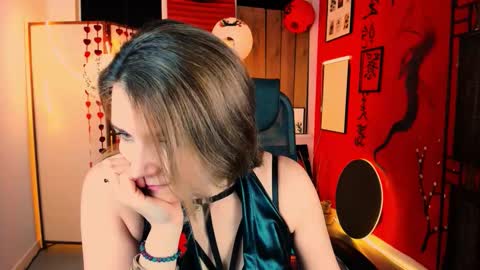 nicolehits online show from February 15, 2026, 9:19 am