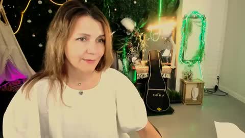 nicolehits online show from May 6, 2026, 1:16 pm