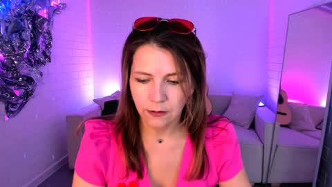 nicolehits online show from May 15, 2026, 1:18 pm