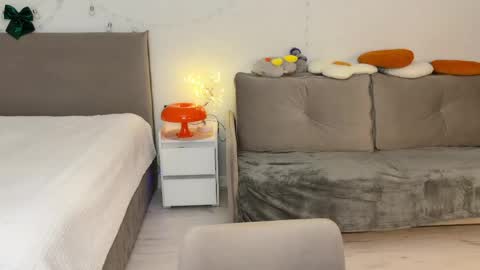 nicolekira online show from May 25, 2026, 6:25 pm