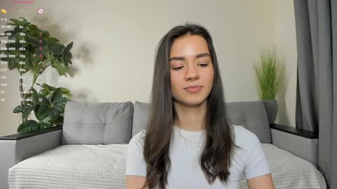 Snapshot of nicoleluuv chatting on December 20, 2024, 7:17 pm Dua Lipa online show from December 20, 2024, 7:17 pm