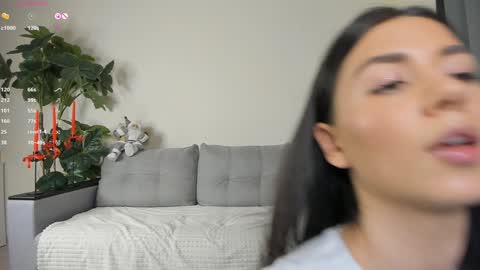 Snapshot of nicoleluuv chatting on December 25, 2024, 7:13 pm Dua Lipa online show from December 25, 2024, 7:13 pm