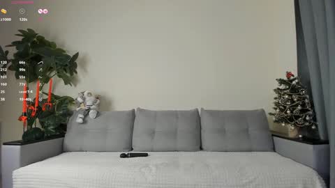 Snapshot of nicoleluuv chatting on December 27, 2024, 1:07 pm Dua Lipa online show from December 27, 2024, 1:07 pm