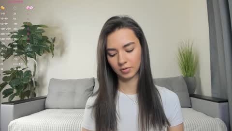 Snapshot of nicoleluuv chatting on January 10, 2025, 1:09 pm Dua Lipa online show from January 10, 2025, 1:09 pm