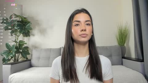 Snapshot of nicoleluuv chatting on January 24, 2025, 1:14 pm Dua Lipa online show from January 24, 2025, 1:14 pm