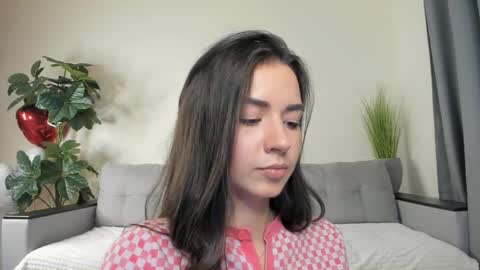 Snapshot of nicoleluuv chatting on March 3, 2025, 7:17 pm Dua Lipa online show from March 3, 2025, 7:17 pm