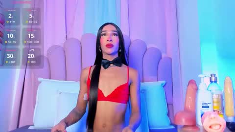 nicolemadrird online show from February 10, 2026, 2:32 pm