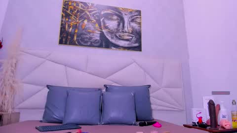 nicolemadrird online show from March 19, 2026, 11:36 am