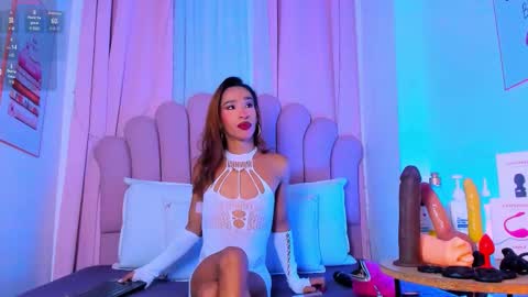 nicolemadrird online show from March 25, 2026, 11:27 am