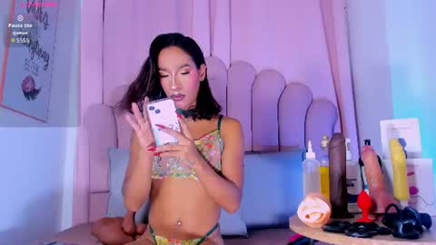 nicolemadrird online show from July 18, 2026, 7:50 pm