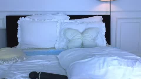 Nicole online show from June 26, 2026, 1:54 am