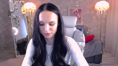 Nicole online show from May 12, 2026, 2:47 pm