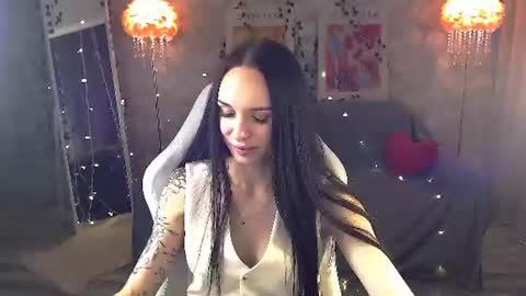 Nicole online show from June 12, 2026, 3:44 pm