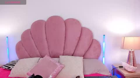 NICOLE online show from February 11, 2026, 1:05 pm