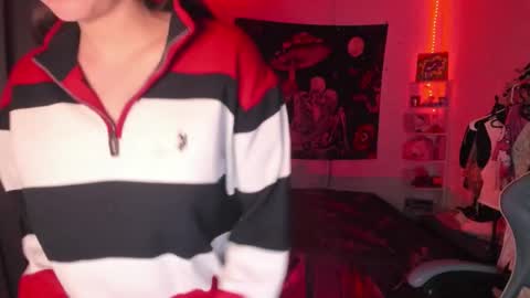 Nicol independent model online show from October 9, 2025, 11:25 pm