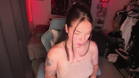 Nicol independent model online show from October 13, 2025, 8:09 pm