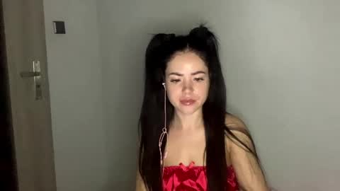 Nicole online show from May 4, 2026, 8:16 pm