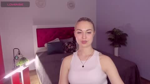 Snapshot of nicolestunning chatting on May 14, 2026, 5:20 pm NicoleStunning online show from May 14, 2026, 5:20 pm