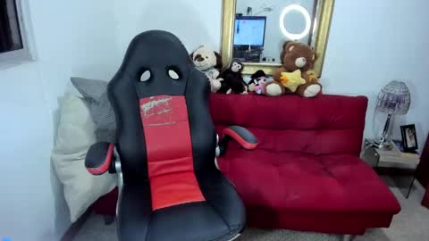 Snapshot of nicolettcolin chatting on December 4, 2024, 2:20 am Nicolettcolin online show from December 4, 2024, 2:20 am