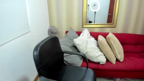 Snapshot of nicolettcolin chatting on November 23, 2025, 5:13 pm Nicolettcolin online show from November 23, 2025, 5:13 pm