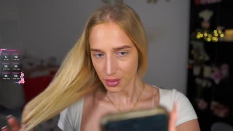 nicolette__shea_ online show from December 31, 2024, 8:04 am