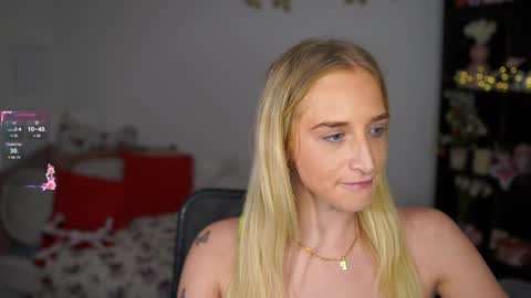 nicolette__shea_ online show from January 5, 2025, 4:59 pm