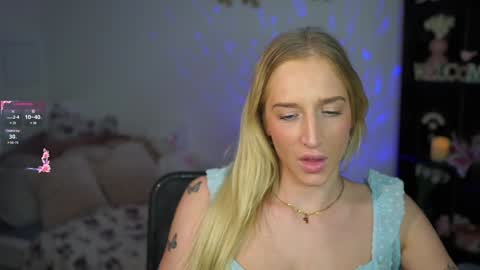 nicolette__shea_ online show from January 14, 2025, 5:12 pm