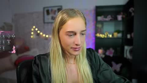 nicolette__shea_ online show from February 14, 2025, 9:03 am