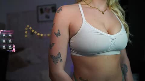 nicolette__shea_ online show from February 18, 2025, 5:21 pm