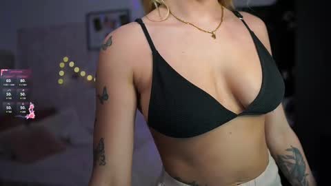 nicolette__shea_ online show from February 19, 2025, 2:12 pm