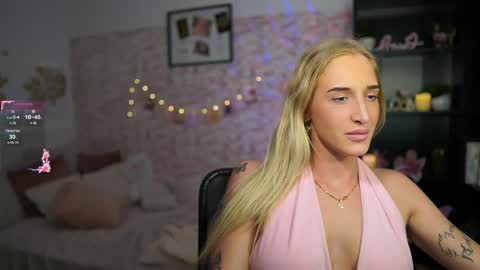 nicolette__shea_ online show from March 4, 2025, 5:13 pm