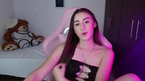 Snapshot of nicoll_28 chatting on October 26, 2025, 8:26 pm nicoll_28 online show from October 26, 2025, 8:26 pm