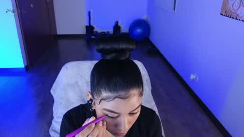 Nicoll  Independent model online show from April 11, 2026, 7:45 am