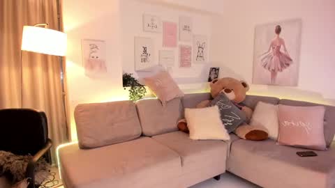 Snapshot of nicolle_foxy chatting on February 13, 2025, 3:39 am Nicolle online show from February 13, 2025, 3:39 am