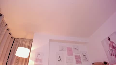 Snapshot of nicolle_foxy chatting on February 20, 2025, 3:01 am Nicolle online show from February 20, 2025, 3:01 am