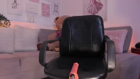 Snapshot of nicolle_foxy chatting on February 21, 2025, 10:59 pm Nicolle online show from February 21, 2025, 10:59 pm