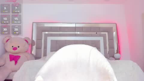 Nicolle online show from April 21, 2026, 12:22 pm