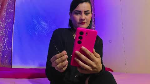 nicolle gomes online show from April 28, 2026, 2:21 am