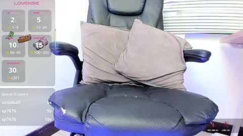 Snapshot of nicolle_smithh_ chatting on May 7, 2026, 11:59 am nicolle_smithh_ online show from May 7, 2026, 11:59 am