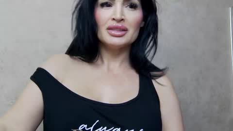 Nicolle online show from February 11, 2025, 8:20 pm