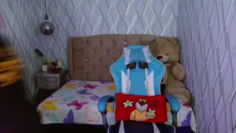 Nicolle Miley online show from February 19, 2025, 4:12 am