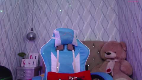 Nicolle Miley online show from March 6, 2025, 1:48 am