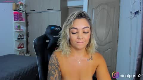 Snapshot of nicolporto chatting on November 26, 2025, 11:22 am Nicol online show from November 26, 2025, 11:22 am