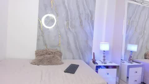 Nico  online show from April 25, 2026, 1:41 pm