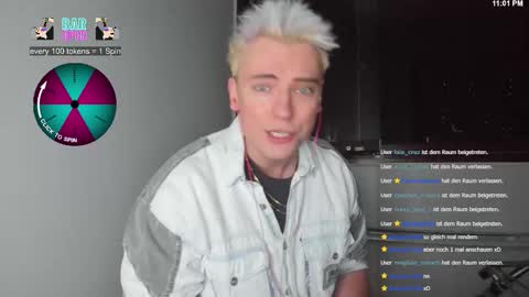 Snapshot of nicoslowmoo chatting on November 28, 2025, 10:01 pm NicoSlowmoo online show from November 28, 2025, 10:01 pm