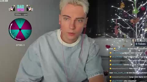 Snapshot of nicoslowmoo chatting on December 14, 2025, 1:44 am NicoSlowmoo online show from December 14, 2025, 1:44 am